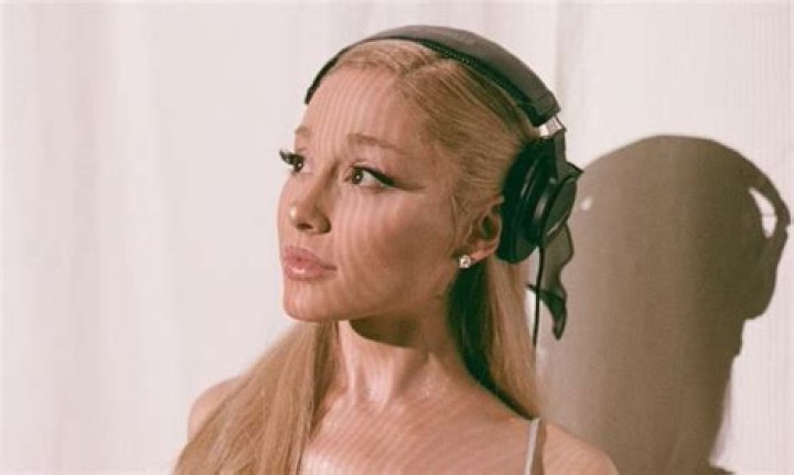 Ariana Grande’s Favorite Makeup Wipes Are On Sale For Just $9 Right Now
