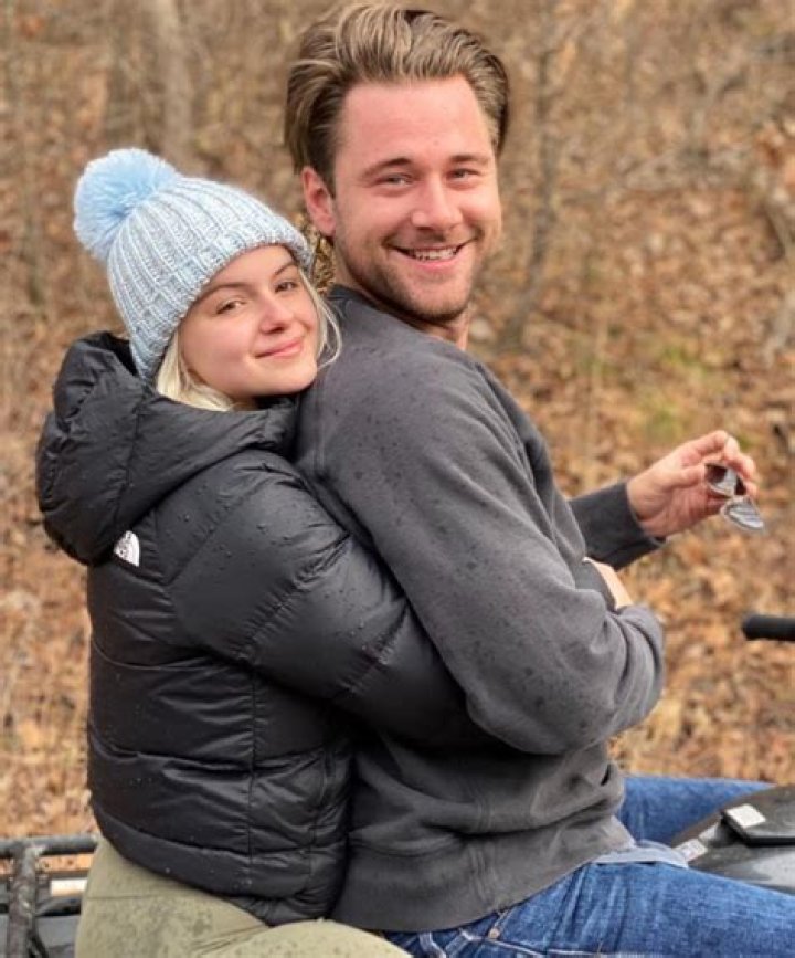 Ariel Winter Carries Script Smiling With Boyfriend Luke Benwald As They Make A Supply Run — Pic