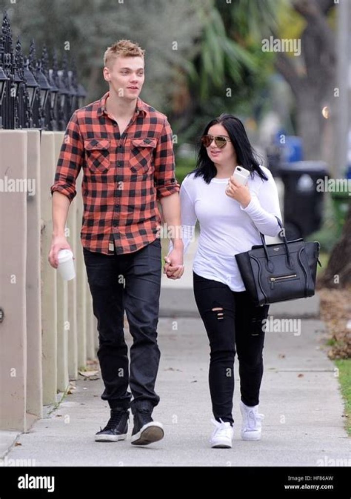 Ariel Winter & Levi Meaden Caught Passionately Making Out After Romantic Date — Pic