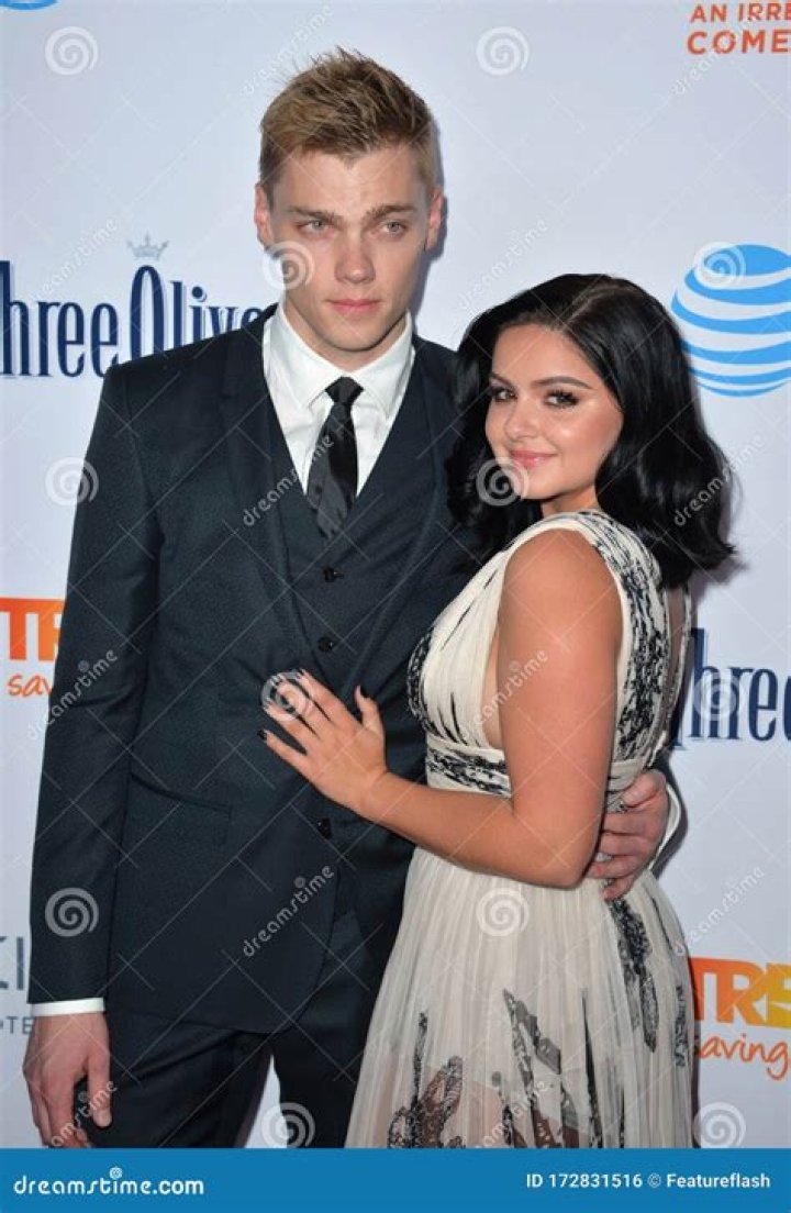 Ariel Winter & Levi Meaden — Pics