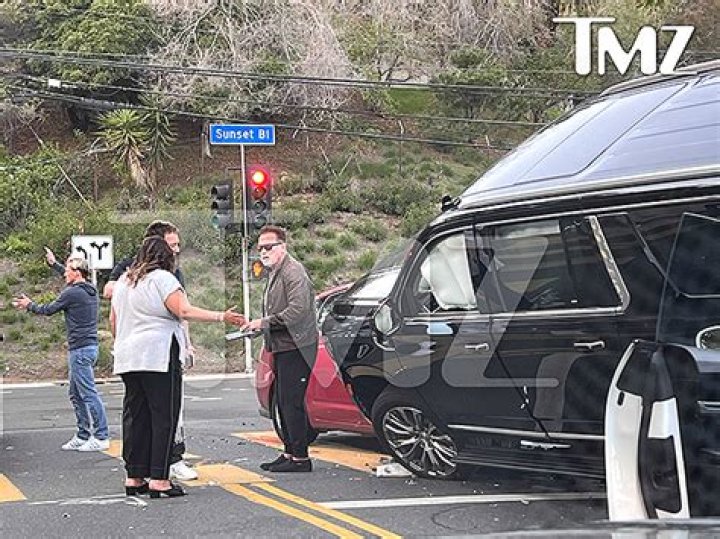 Arnold Schwarzenegger In Car Crash, Injuring Other Driver — Photos – Hollywood Life