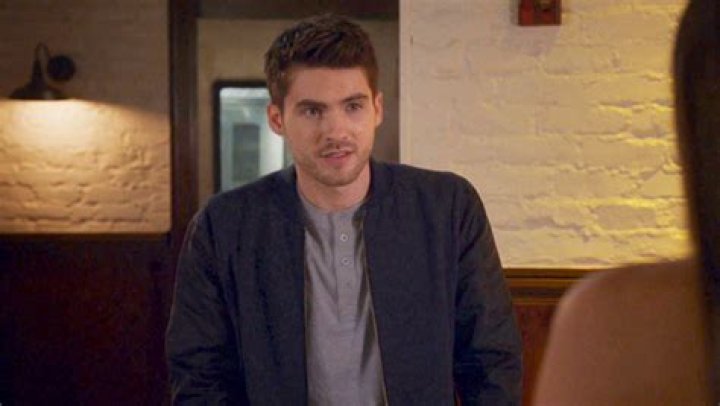 Asher & Vanessa’s ‘Connection’ & More Scoop – Hollywood Life