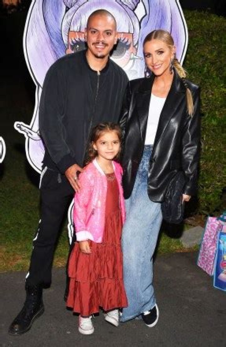 Ashlee Simpson Reveals She Rejected Purity Ring From Father at 12 Years Old: ‘No, Thank You’
