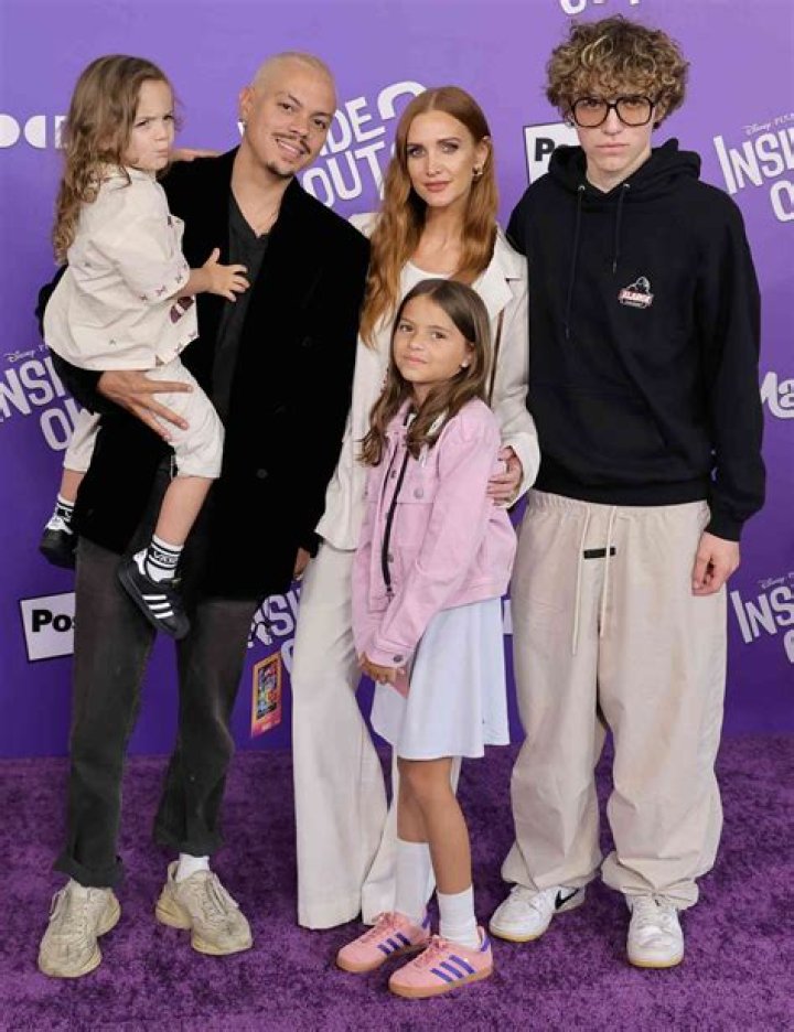 Ashlee Simpson’s Daughter Jagger, 6, Is Too Cute While Hitting The Red Carpet With Her Parents