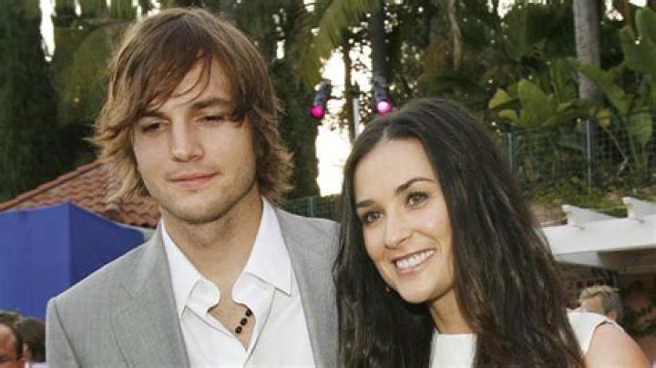 Ashton Kutcher Denies Split With Demi Moore In Late-Night Tweet! – Hollywood Life
