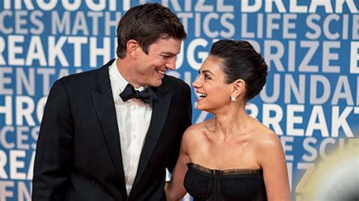 Ashton Kutcher & Mila Kunis Share Rare PDA Selfie On Instagram: Pic – Hollywood Life
