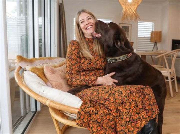 At Home With Elizabeth Stanley: Actress Talks Possible Wedding Postponement & Staying Connected