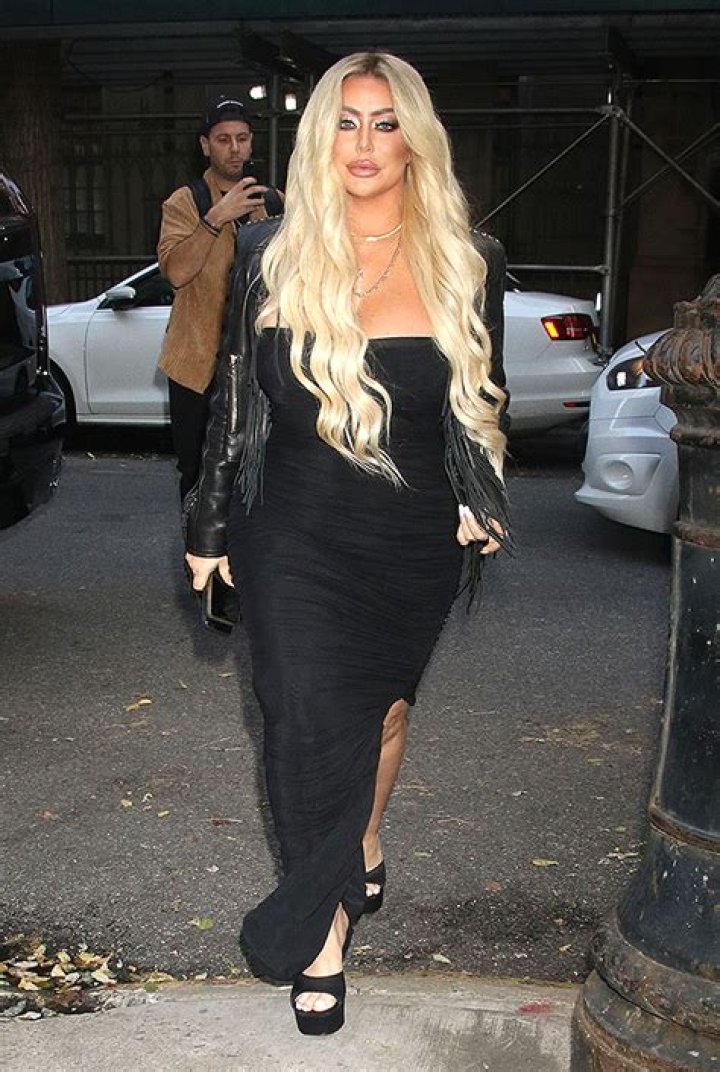 Aubrey O’Day Sings About Miscarriage In New Song ‘Unborn Love’ – Hollywood Life