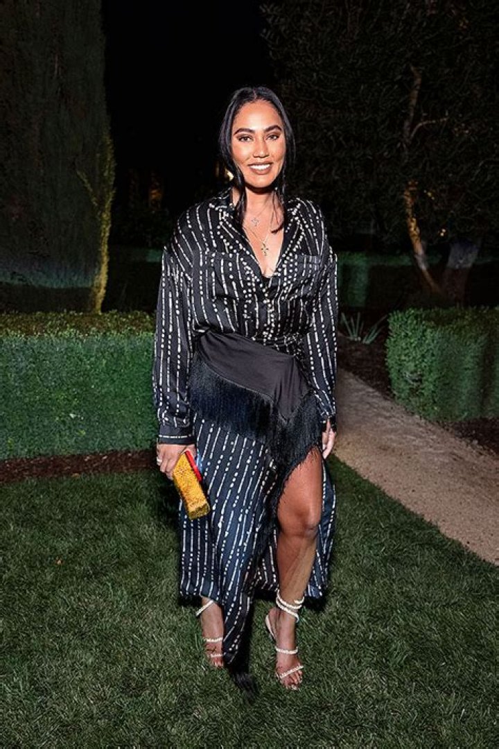 Ayesha Curry Dons Daisy Print Bikini To Celebrate Birthday: Photos – Hollywood Life