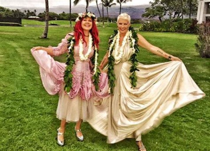 B-52s’ Kate Pierson Married Longtime Girlfriend, Monica Coleman — Congrats! – Hollywood Life