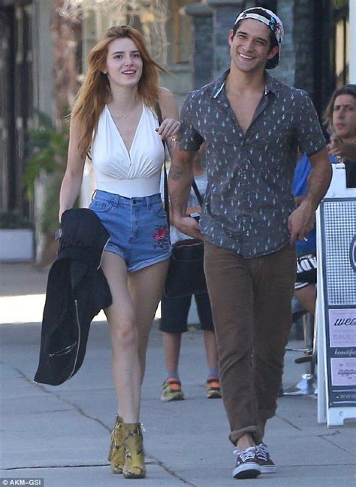 Bella Thorne & Boyfriend Benjamin Mascolo Enjoy PDA In Mexico: Pics – Hollywood Life