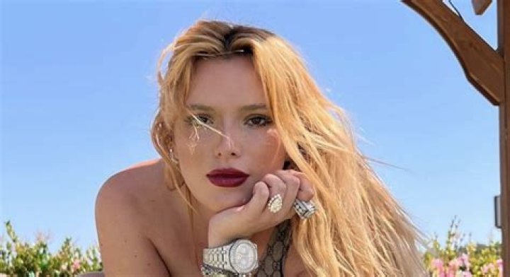Bella Thorne Flaunts Nipples While Out With Max Ehrich — Pic – Hollywood Life