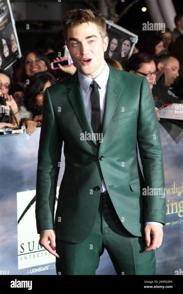 Bella Thorne Rocks Black Bikini Top Under Green Gucci Suit For GRAMMY Party: Photos