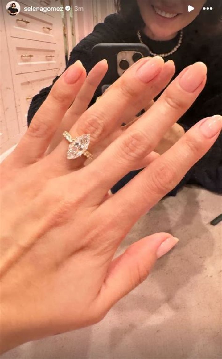 Bella Thorne Rocks Tiny Blue Bikini & Shows Off Engagement Ring – Hollywood Life