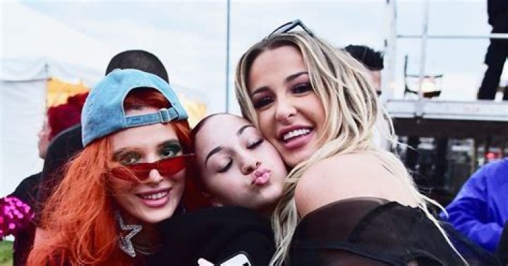 Bella Thorne & Tana Mongeau Make Out On The Beach– Pics – Hollywood Life