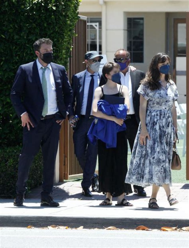 Ben Affleck & Ex Jennifer Garner Reunite For Daughter’s Graduation After Steamy J.Lo Date