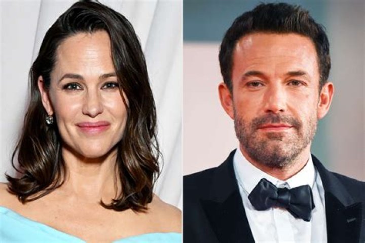 Ben Affleck Gives Ex-Wife Jennifer Garner a Ride in His Car – Hollywood Life