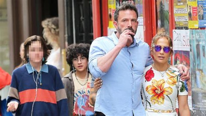 Ben Affleck Helping Jennifer Lopez’s Kids While She Films ‘Atlas’ – Hollywood Life
