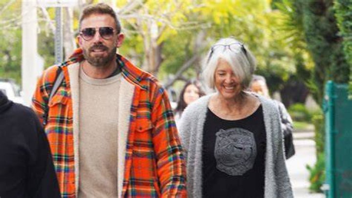 Ben Affleck & His Mom Chris Hang Out In Beverly Hills: Photos – Hollywood Life