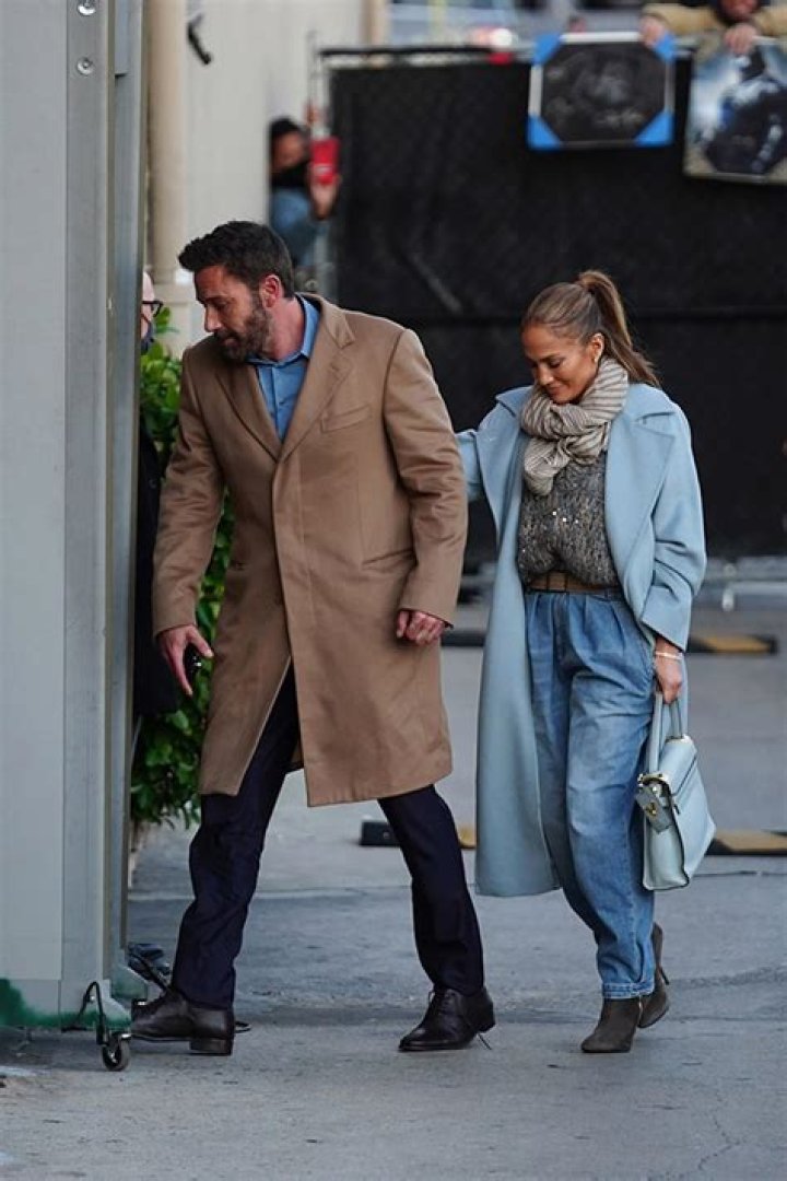 Ben Affleck & Jennifer Lopez Hold Hands Outside Of Jimmy Kimmel Studio – Hollywood Life