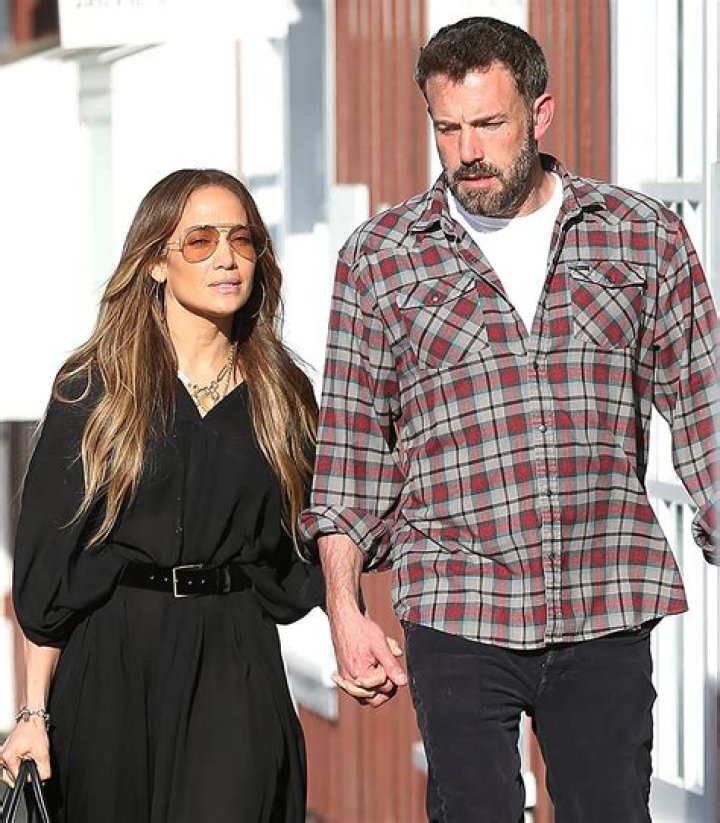Ben Affleck & Jennifer Lopez Link Arms On Date To Italian Restaurant – Hollywood Life
