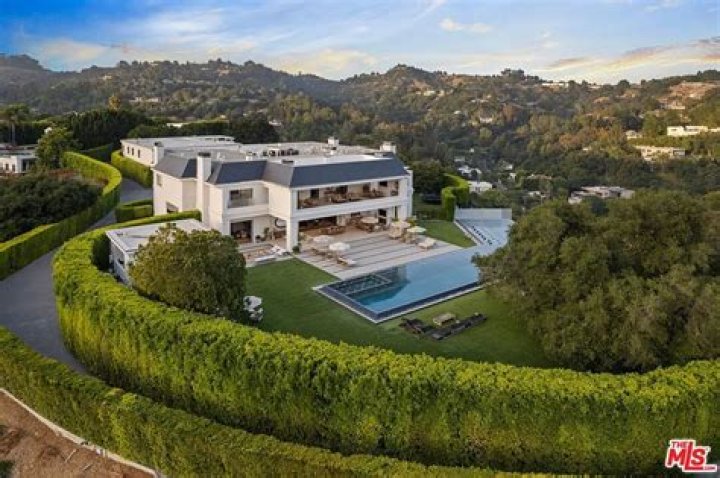 Ben Affleck & Jennifer Lopez’s Beverly Hills Mansion: Photos – Hollywood Life