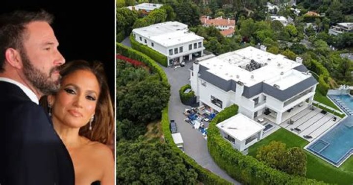 Ben Affleck Leaves J.Lo’s House 1 Day After Their Sexy Date While She Furniture Shops With Emme, 13