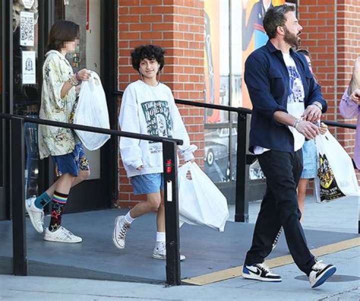 Ben Affleck Steps Out With Seraphina, 13, & Emme, 14, For Halloween Shopping Trip: Photos