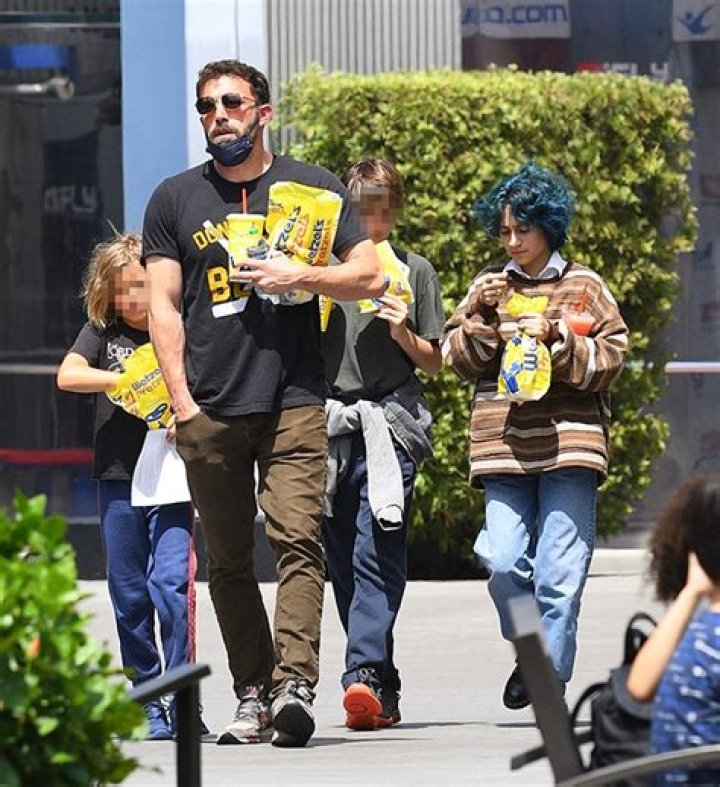 Ben Affleck Takes Jennifer Lopez’s Daughter & His Kids For A Walk – Hollywood Life