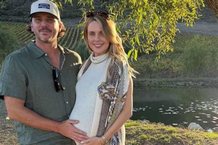Ben Flajnik Reveals Reason For Courtney Robertson Breakup – Hollywood Life