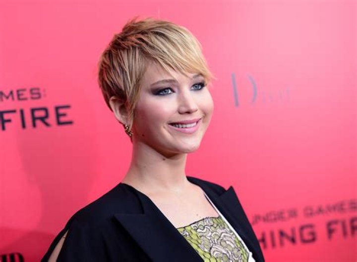 Best Blonde Pixie Cuts Worn By Celebs: Photos – Hollywood Life