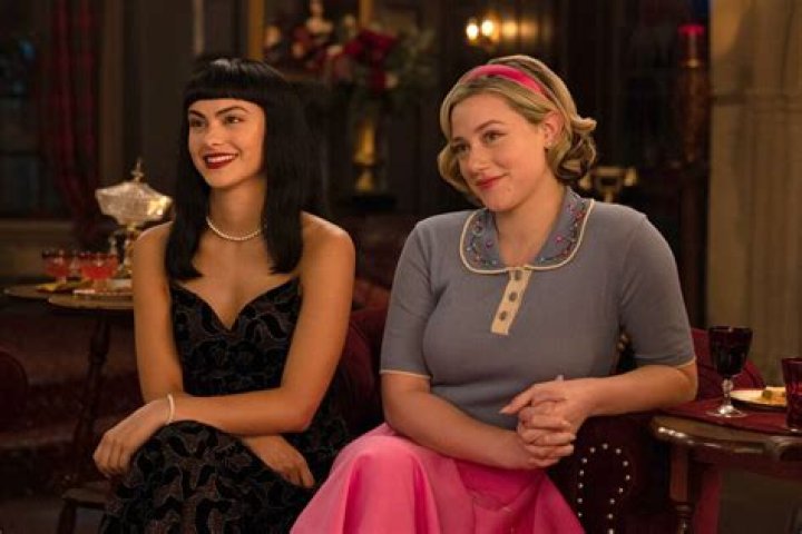 Betty & Veronica’s Romance? Lili Reinhart Shuts Down ‘Fan Fiction’ – Hollywood Life