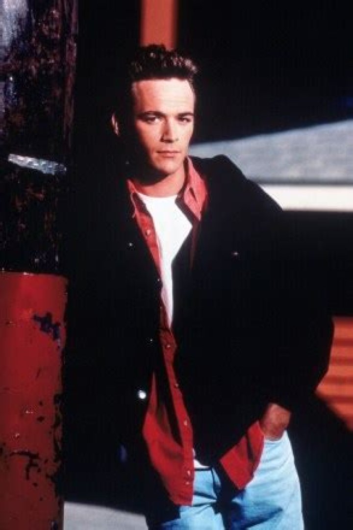 ‘Beverly Hills, 90210’ Stars Mourn Luke Perry: Jason Priestley, Tori Spelling & More