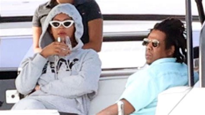 Beyonce & Jay-Z Escape For Romantic Boat Ride With Friends In The Hamptons — Pic