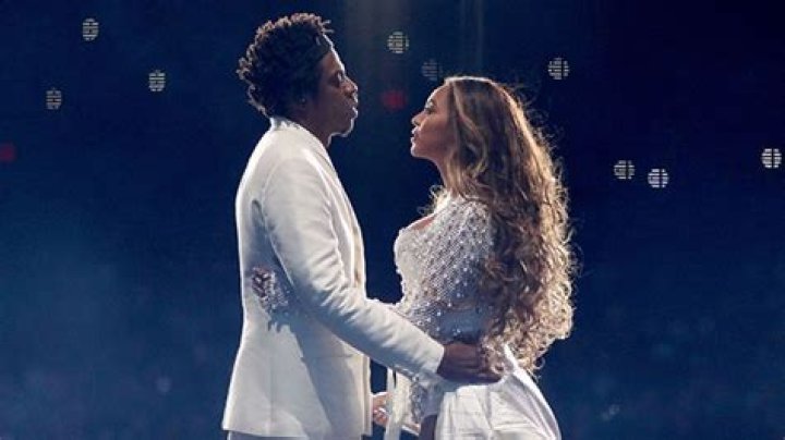 Beyonce Kisses JAY-Z At His Birthday Dinner — Photos – Hollywood Life