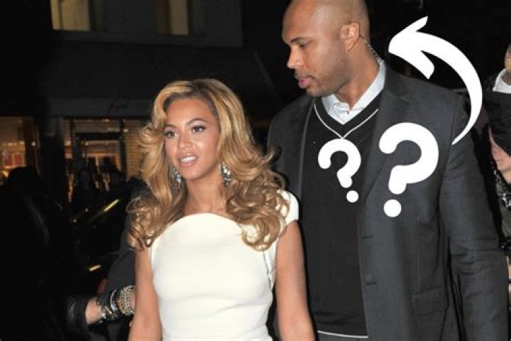 Beyonce’s Bodyguard? — He Shoves Crazy Fan Out Of Her Way – Hollywood Life