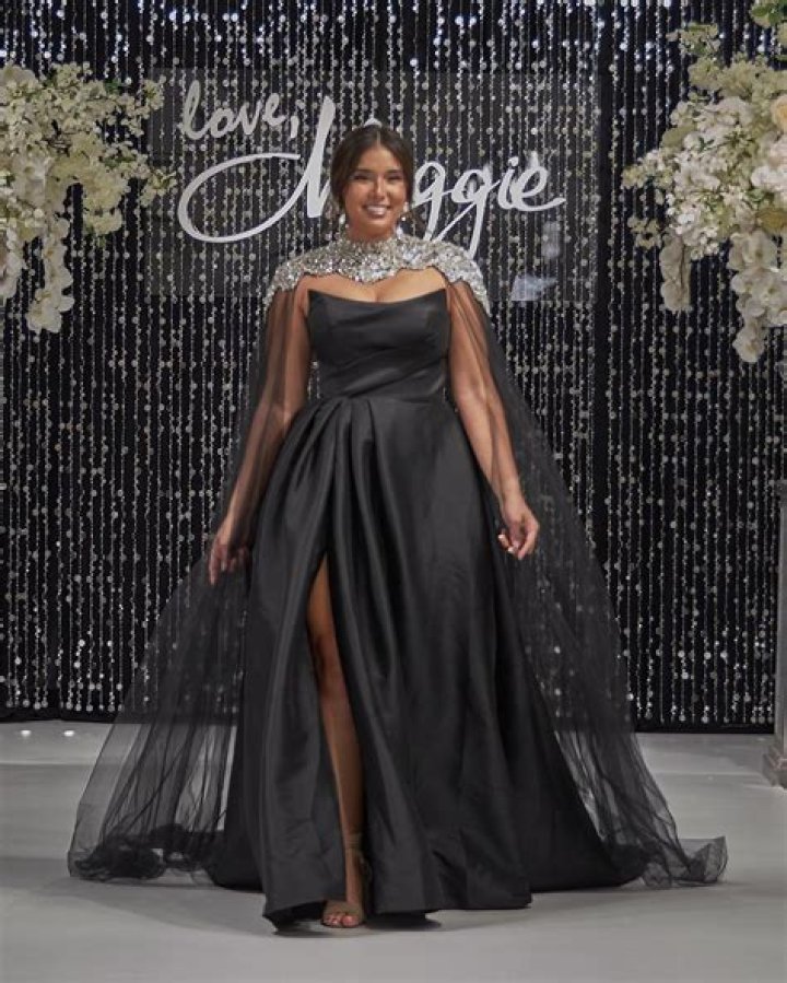 Beyonce’s Plunging Silver & Black Gown For Jay Z Foundation Gala – Hollywood Life
