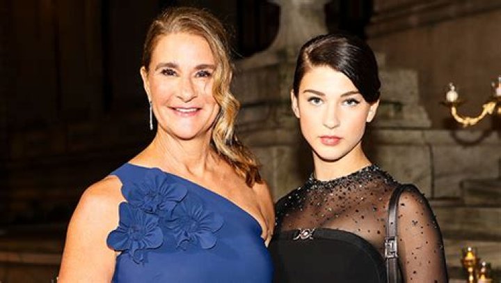 Bill Gates’ Daughter Phoebe Stuns at Albie Awards With mom Melinda – Hollywood Life