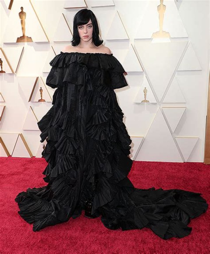 Billie Eilish At Oscars 2022 Is A Goth Glam Dream Of Black Ruffles – Hollywood Life