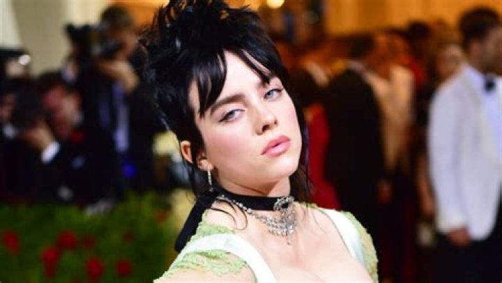 Billie Eilish Is Gorgeous In Plunging Green Top For New Selfie