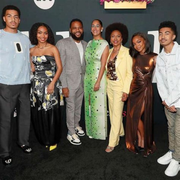 ‘Black-ish’ Preview: Dre Worries About Pops After His Breakup With Lynette — Watch