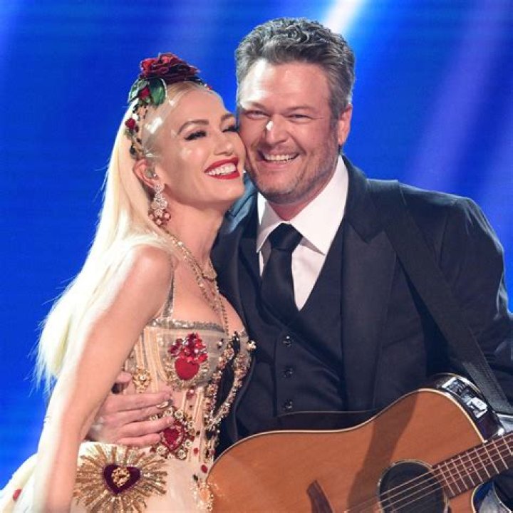 Blake Shelton & Gwen Stefani Passionately Kiss On Stage At Festival 2 Weeks After Wedding — Photo