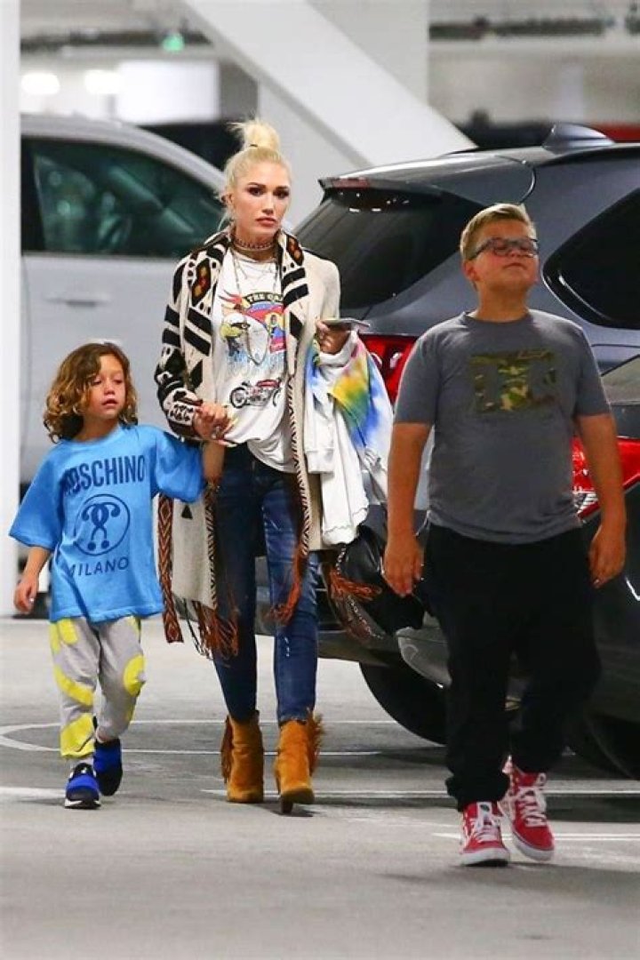 Blake Shelton Joins Gwen Stefani On Sweet Family Outing With Her Sons – Pics