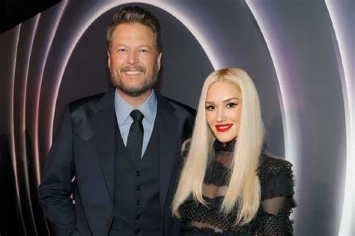Blake Shelton Kisses Gwen Stefani At Luke Bryan’s Concert In Sweet New Video — Watch