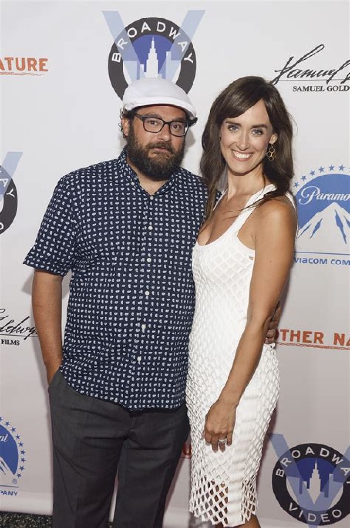 Bobby Moynihan & Brynn O’Malley: Pics – Hollywood Life