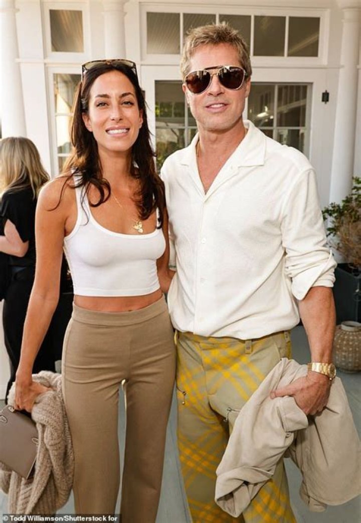 Brad Pitt’s Rumored GF Nicole Porturalski Stuns In Tie-Dye Bikini Top – Hollywood Life