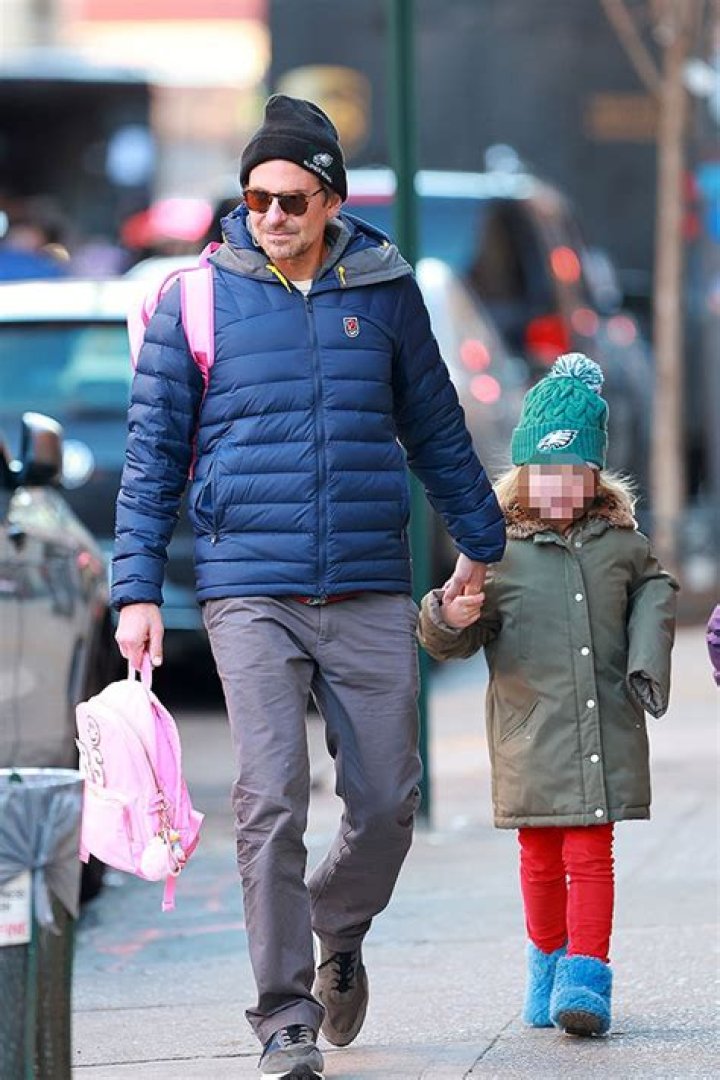Bradley Cooper Holds Hands With Daughter Lea In NYC: Photos – Hollywood Life