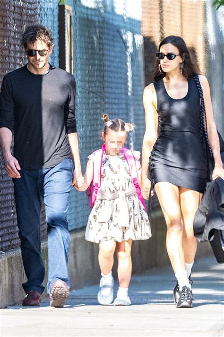 Bradley Cooper & Irina Shayk Hold Daughter Lea’s Hand In NYC: Photos – Hollywood Life