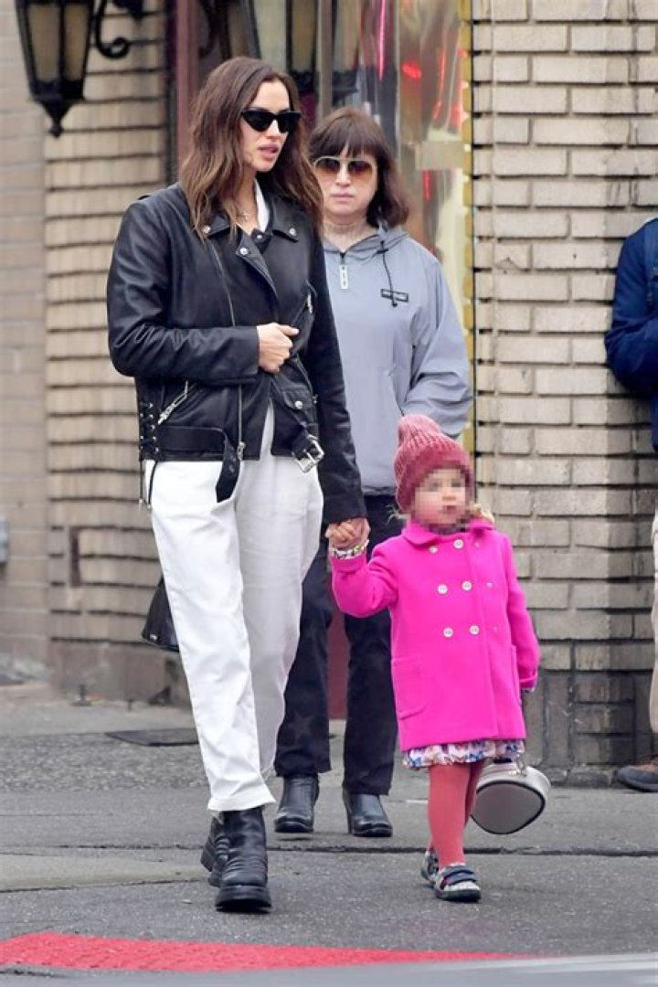 Bradley Cooper’s Daughter, Lea, Wears Pink Coat Out With Irina Shayk – Hollywood Life