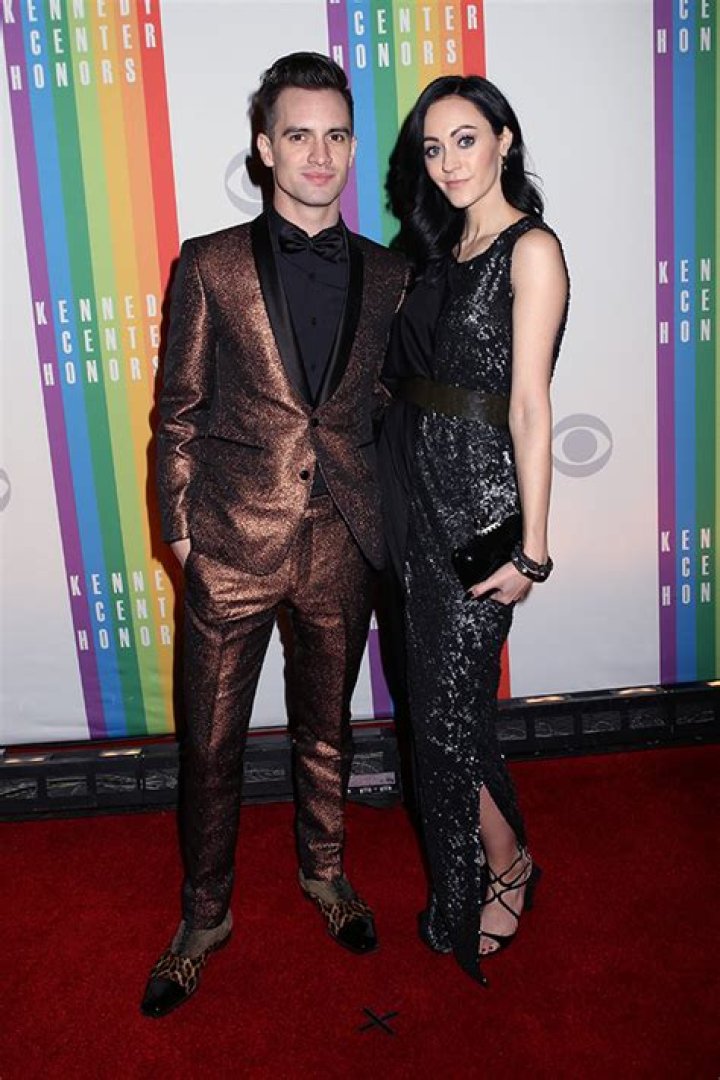 Brendon Urie’s Wife Expecting Baby, Panic! At The Disco Splits – Hollywood Life
